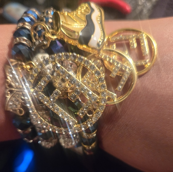 4 stack bracelets - Picture 11 of 15